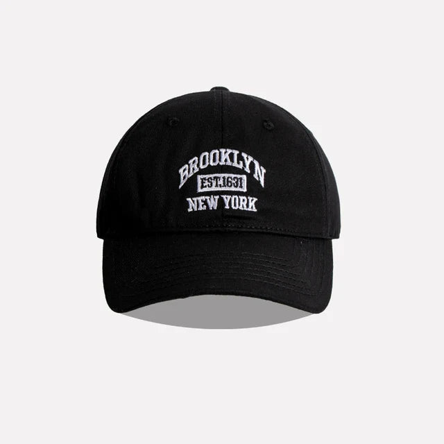 Schwarze Baseballkappe mit "Brooklyn" Stickerei, gebogenem Schirm, Unisex-Design. Ideal für Frühling und Sommer, perfekt für Outdoor-Sportarten.