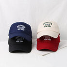 Unisex Baseball-Cap mit gebogenem Schirm, bestickt mit "Brooklyn New York". Erhältlich in Blau, Schwarz, Rot und Beige. Perfekt für Outdoor-Sport.