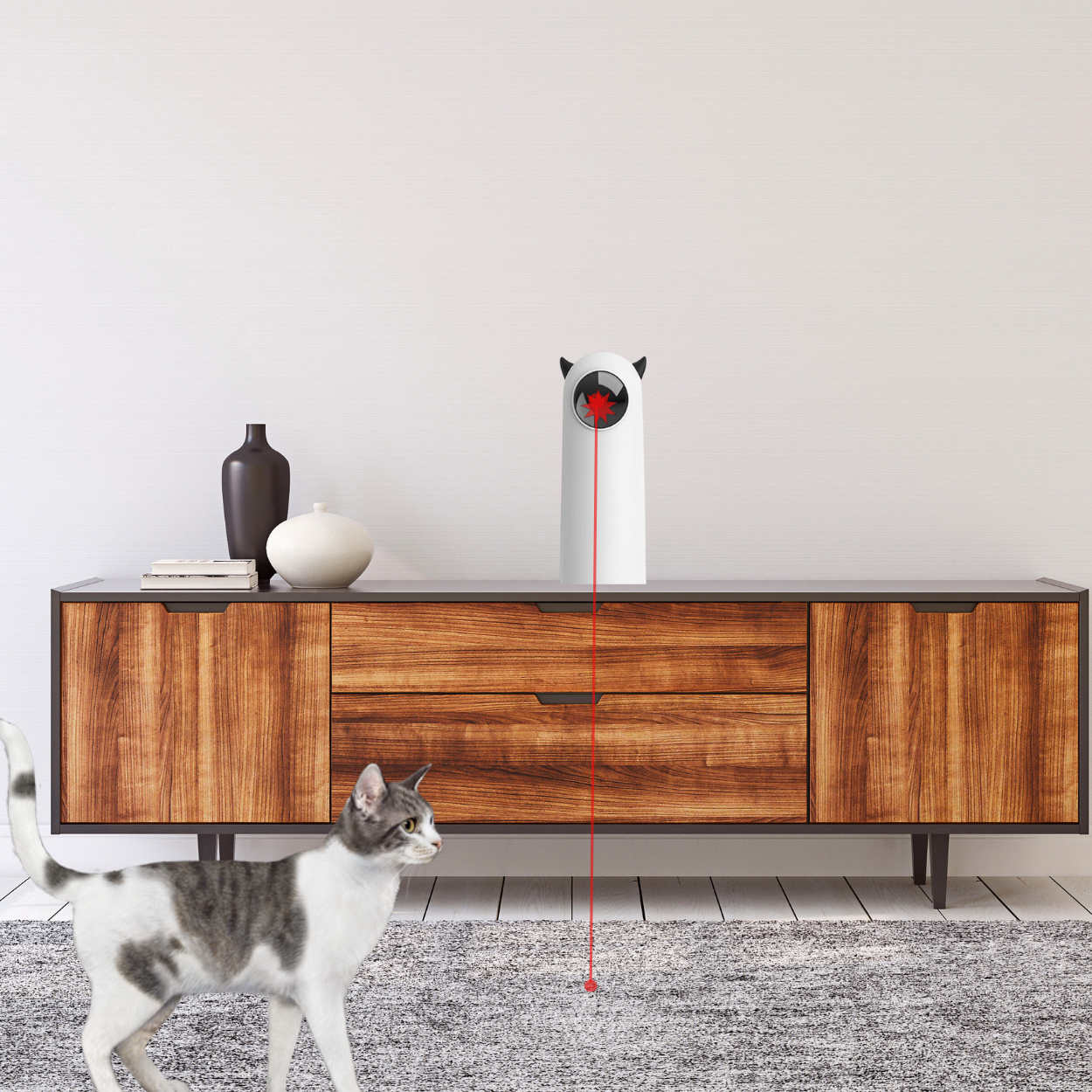 Katzenlaser-Spielzeug auf Holzkommode, modernes Design, interaktives Katzenspielzeug, automatischer Laserpointer, Unterhaltung für Katzen.