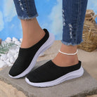 Damen Slip-On Sneaker, schwarz, Mesh, flach, orthopädisch, bequem, für Freizeit und Spaziergänge.