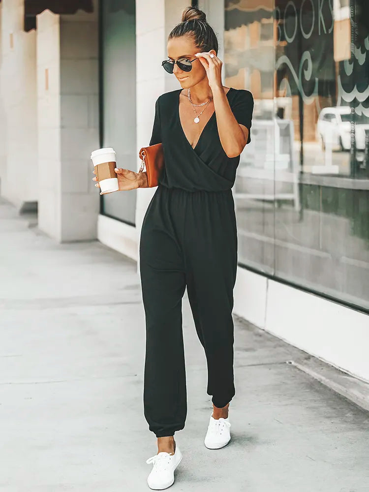 Damen Jumpsuit mit V-Ausschnitt, kurze Ärmel, lässig, lang, ideal für Sommer 2023. Perfekt für Freizeit und stilvolle Alltagslooks.