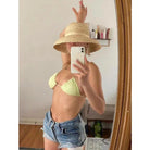 Breiter Rand Raffia Strohhut für Damen, ideal für Sommer, Strandurlaub, UV-Schutz. Modisches Accessoire für stilvolle Outfits.