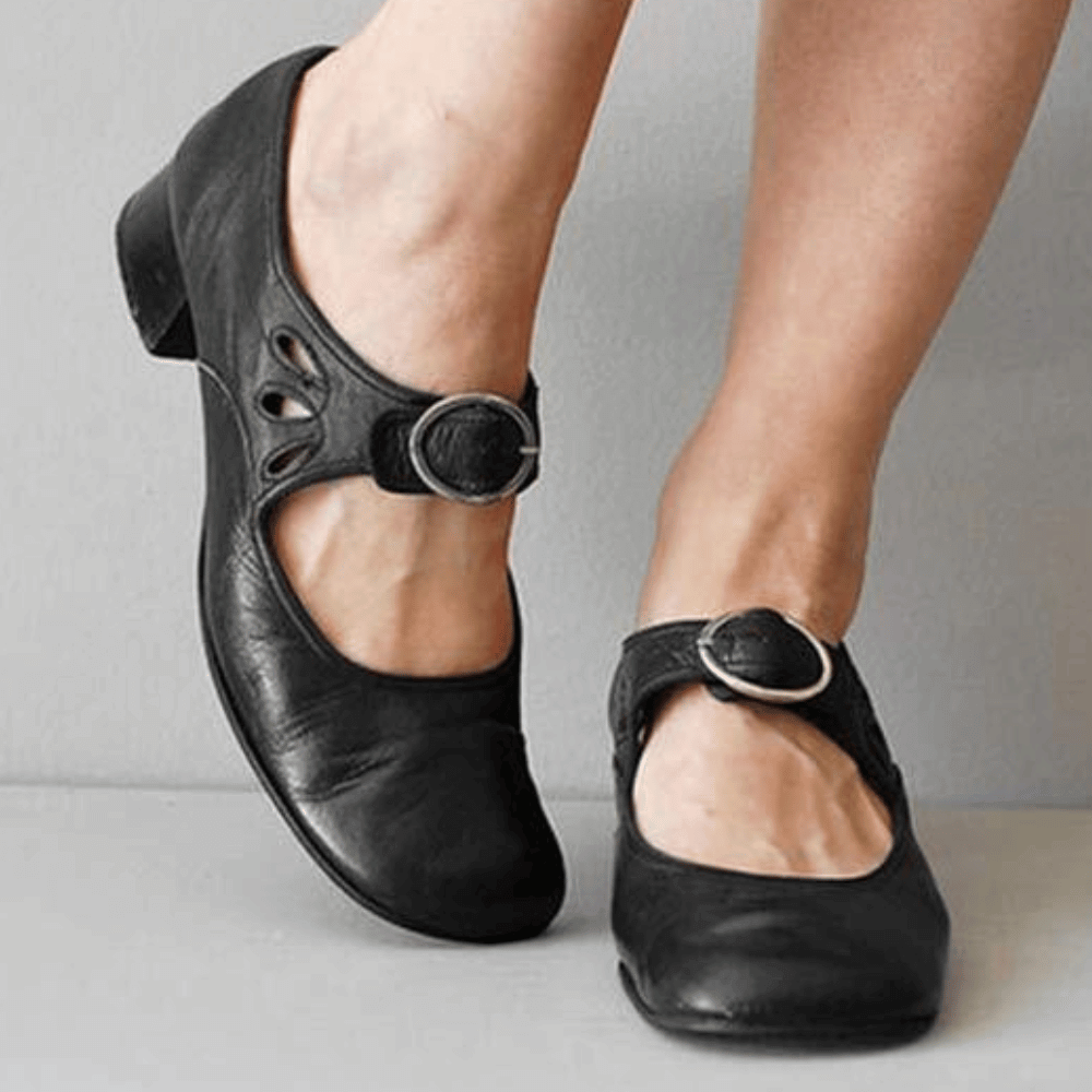 Schwarze Mary Jane Schuhe mit Schnalle, elegantes Design, ideal für Damenmode. Bequem und stilvoll, perfekt für Alltag und besondere Anlässe.