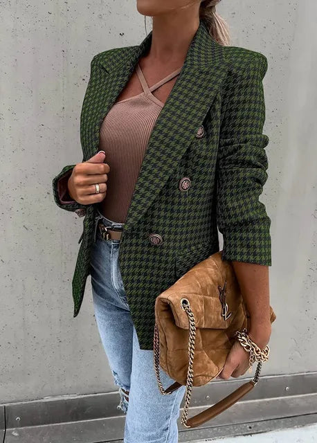 Damen Blazer kariert, grün, modisch, mit Reverskragen. Perfekt für Streetstyle und elegante Outfits. Ideal für Herbstmode und trendige Looks.