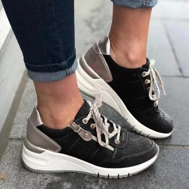 Damen-Sneaker, schwarz-weiß, runde Spitze, Schnürung, seitlicher Reißverschluss, Colorblock-Design, bequeme Plateau-Sohle, modisch.