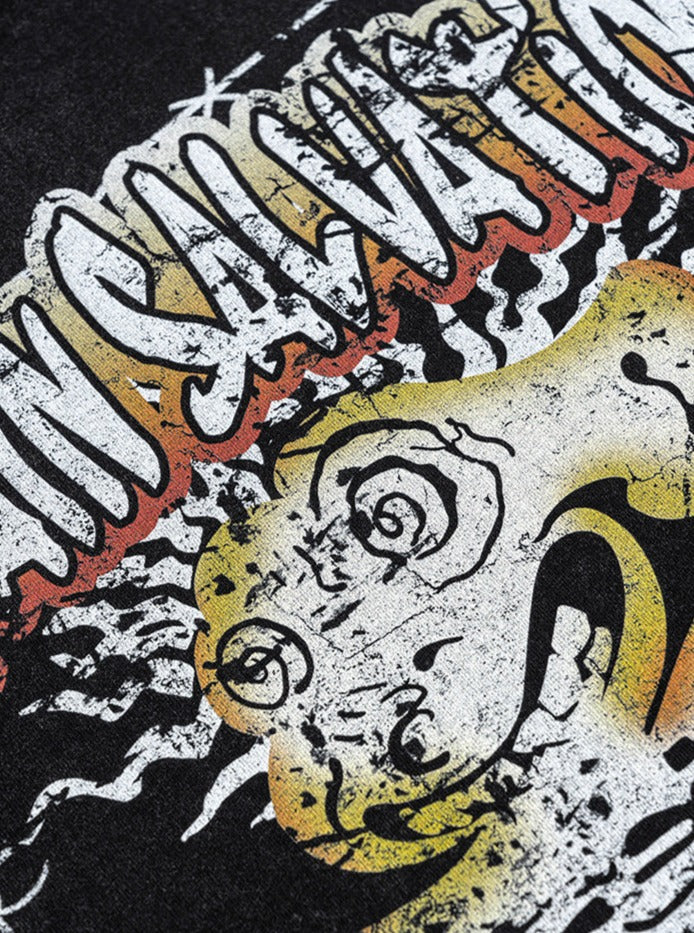 Grafik-T-Shirt mit auffälligem, buntem Comic-Design und Schriftzug. Perfekt für Streetwear-Liebhaber. Hochwertiger Druck, trendiges Motiv.