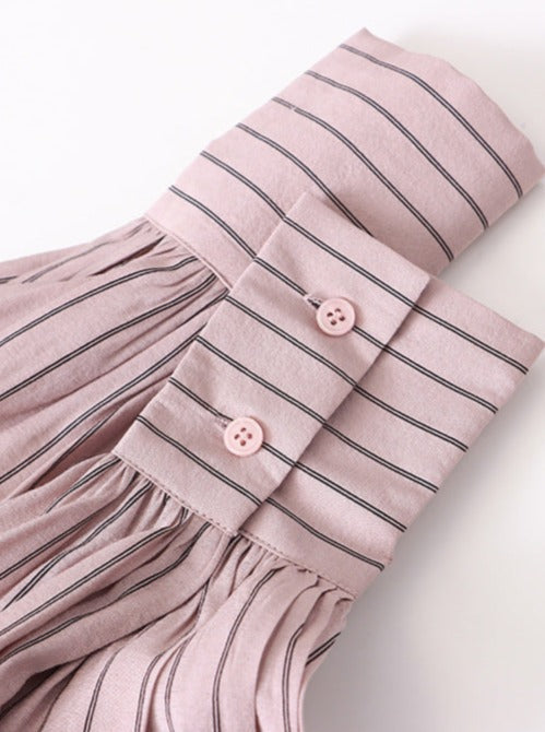 Rosa gestreifte Bluse mit Knopfleiste, elegantes Design, hochwertige Damenmode, ideal für Büro und Freizeit, stilvolle Bekleidung.