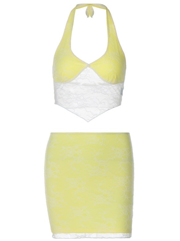 Zweiteiliges gelbes Spitzen-Set: Neckholder-Top und Minirock. Perfekt für Sommermode, trendige Damenbekleidung, stilvolle Outfits.