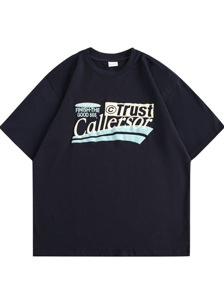 Schwarzes T-Shirt mit auffälligem Print "Trust Callersor", lässiger Stil, hochwertige Baumwolle, ideal für Streetwear und modische Outfits.