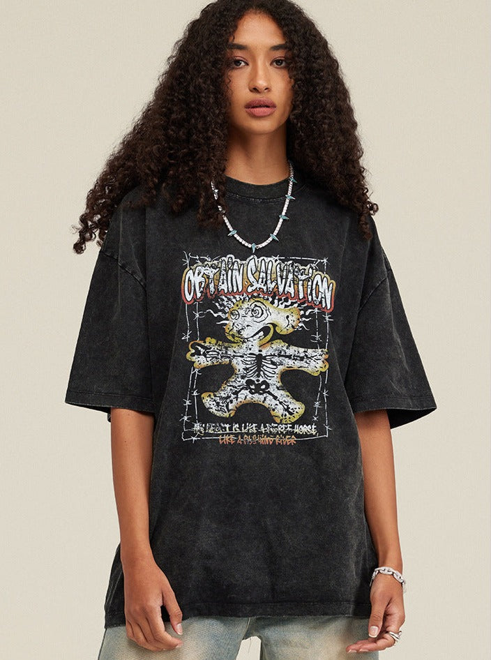 Schwarzes Oversize-T-Shirt mit grafischem Print, lässiger Streetwear-Stil, ideal für trendige Mode, Unisex-Design, Baumwollmaterial.