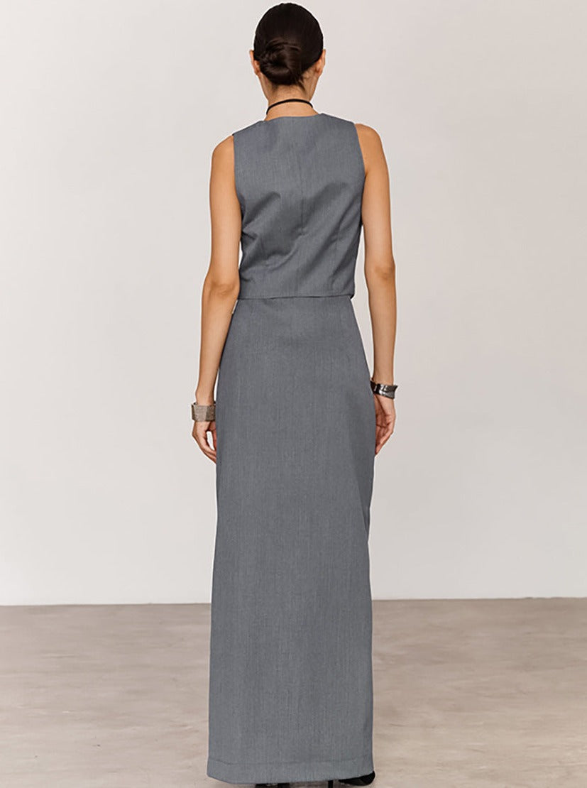 Elegantes graues Maxikleid für Damen, ärmellos, ideal für formelle Anlässe. Hochwertige Stoffe, zeitloses Design, perfekte Passform.