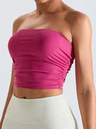 Damen Bandeau Top in Pink, schulterfrei, figurbetont, ideal für Sommermode. Perfekt kombinierbar mit High-Waist-Hosen oder Röcken.