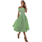 Elegantes, schulterfreies, grünes Cocktailkleid für Damen, knielang, mit ausgestelltem Rock. Perfekt für Abendveranstaltungen und Partys.
