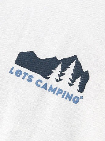 Weißes T-Shirt mit "Let's Camping"-Aufdruck, Berg- und Baumdesign. Perfekt für Outdoor-Enthusiasten und Campingliebhaber. Hochwertige Baumwolle.