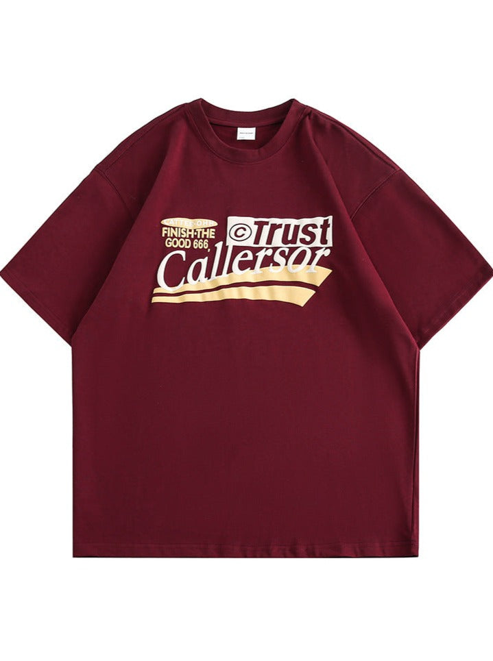 Bordeauxrotes T-Shirt mit "Trust Callers" Aufdruck, lässiger Stil, Unisex, Baumwolle, modisches Design, ideal für Streetwear-Looks.