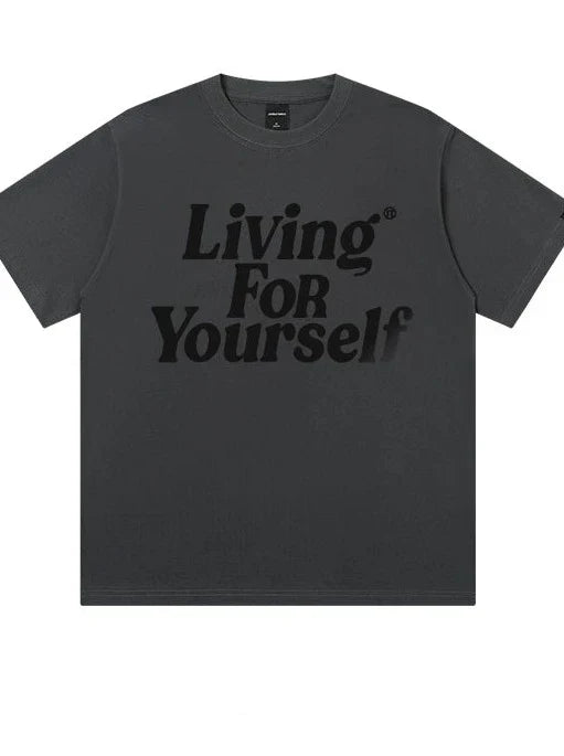 Dunkelgraues T-Shirt mit schwarzem "Living For Yourself" Aufdruck, lässiger Stil, Unisex, ideal für Streetwear und Freizeitmode.