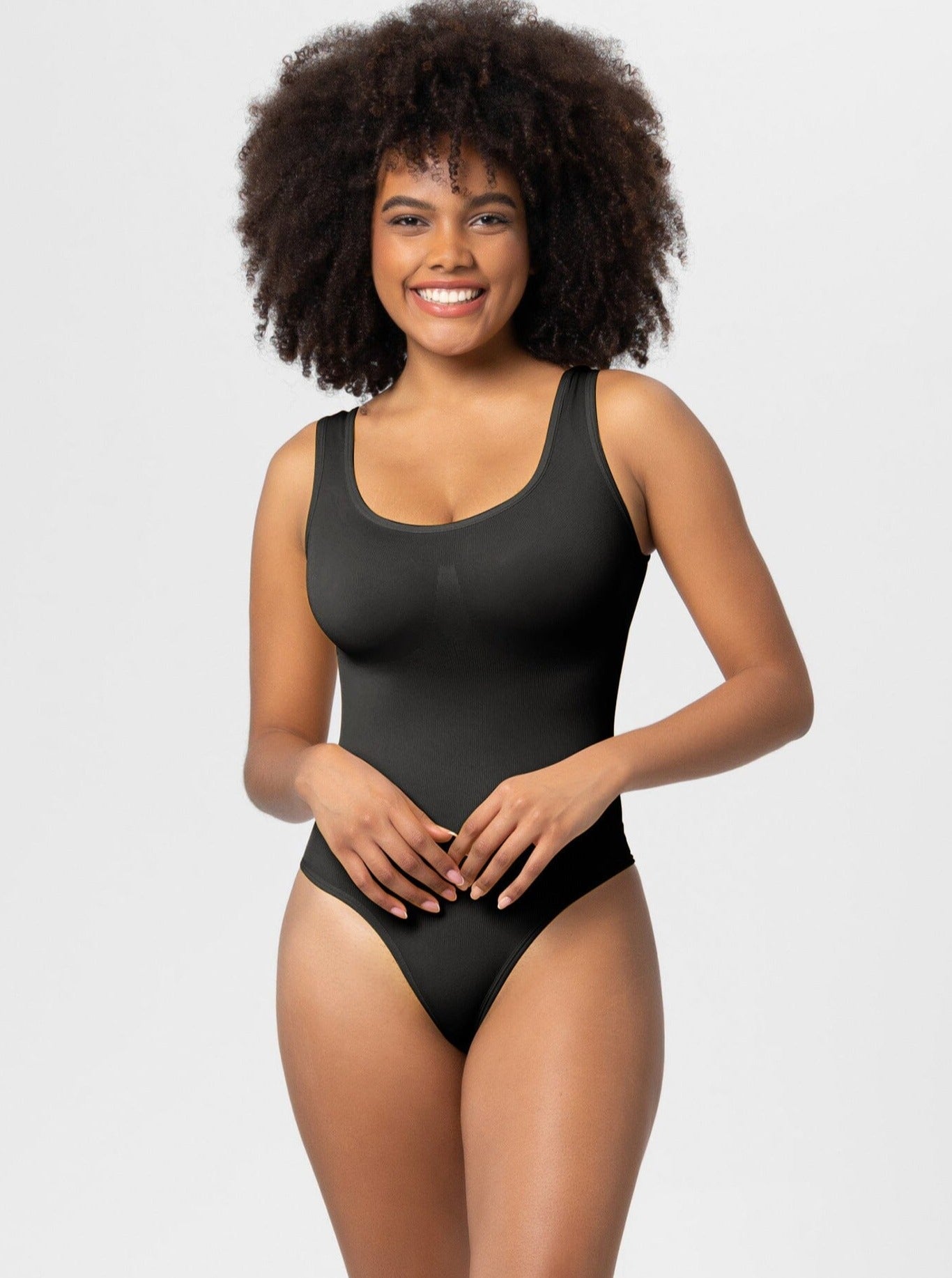Schwarzer Damen-Body, ärmellos, aus elastischem Material, ideal für Freizeit und Sport. Perfekte Passform, bequem und stilvoll.