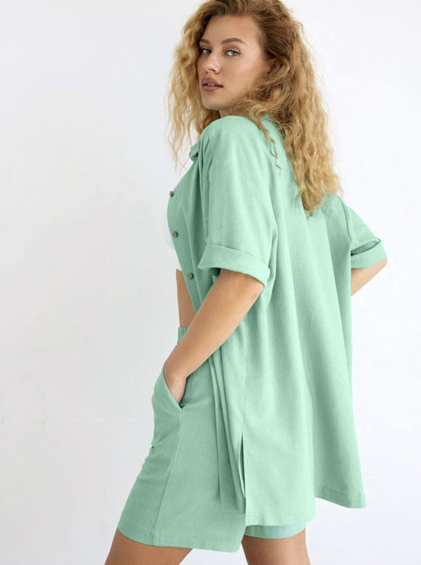 Damenmode: Lässiges, mintgrünes Hemdkleid mit kurzen Ärmeln und Knopfleiste. Perfekt für Sommer, Freizeit und Strand. Trendig und bequem.