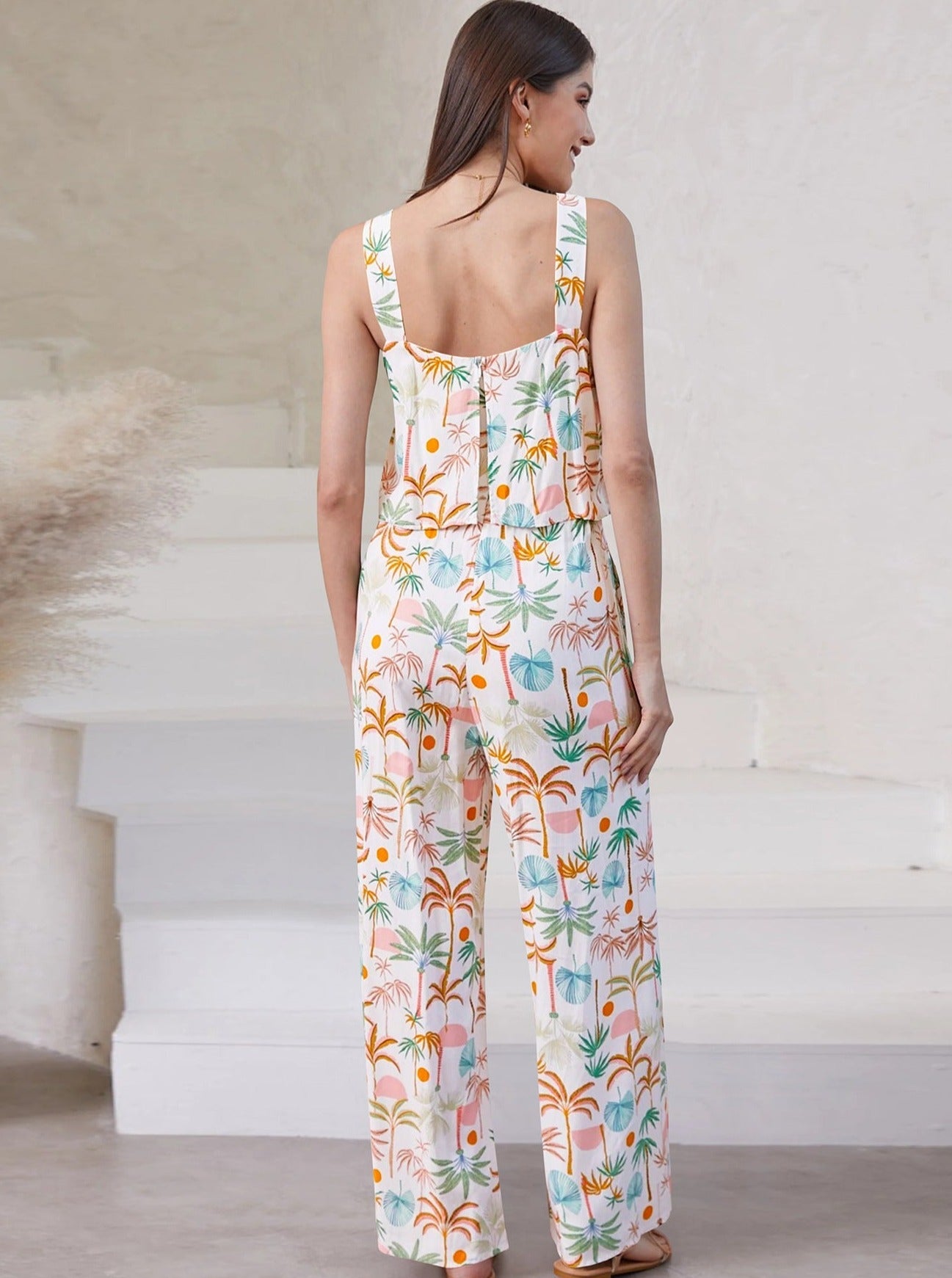 Damen Jumpsuit mit tropischem Blumenmuster, ärmellos, lässig, ideal für Sommermode. Perfekt für Strand, Urlaub und Freizeit.