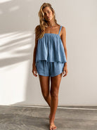 Damen Sommer-Set aus leichter Baumwolle in Blau, bestehend aus ärmellosem Top und Shorts. Perfekt für Strandmode und lässige Outfits.
