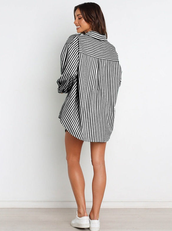 Gestreiftes Hemdkleid für Damen, schwarz-weiß, lässig, langärmelig, modisch, ideal für Freizeit und Alltag, bequem und stilvoll.