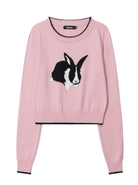 Rosa Pullover mit Hasenmotiv, Damenmode, Strickpullover, trendige Oberbekleidung, weicher Stoff, modisches Design, ideal für Herbst/Winter.