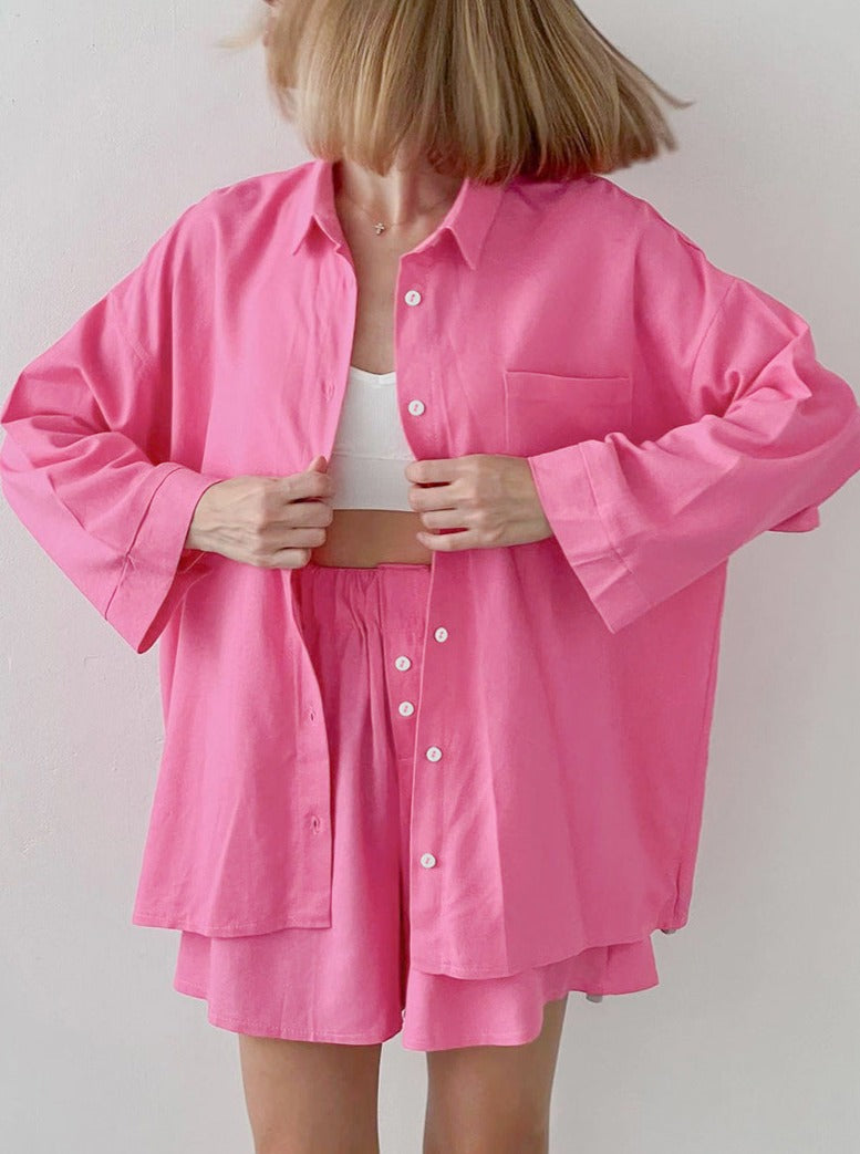 Damenmode: Lässiges, pinkes Oversize-Hemd und Shorts-Set aus Baumwolle. Perfekt für Sommer, Freizeit und bequeme Alltagskleidung.