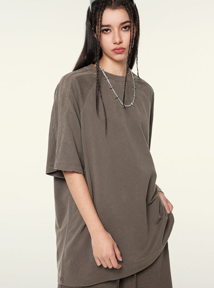 Damen T-Shirt in Übergröße, khaki, lässiger Stil, ideal für Streetwear. Perfekt für trendige Outfits und modische Looks.