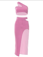Rosa asymmetrisches Kleid, ärmellos, mit Cut-Out-Design. Perfekt für Sommermode, elegante Abendgarderobe, trendige Damenbekleidung.