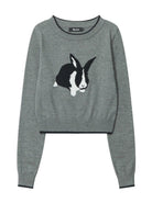 Grauer Pullover mit Hasenmotiv, Damenmode, weicher Strick, lässiger Stil, ideal für Herbst und Winter, trendige Bekleidung, hochwertig.