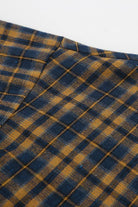 Kariertes Flanellhemd in Blau und Gelb, weicher Stoff, ideal für Herbstmode. Perfekt für lässige Outfits und trendige Looks.