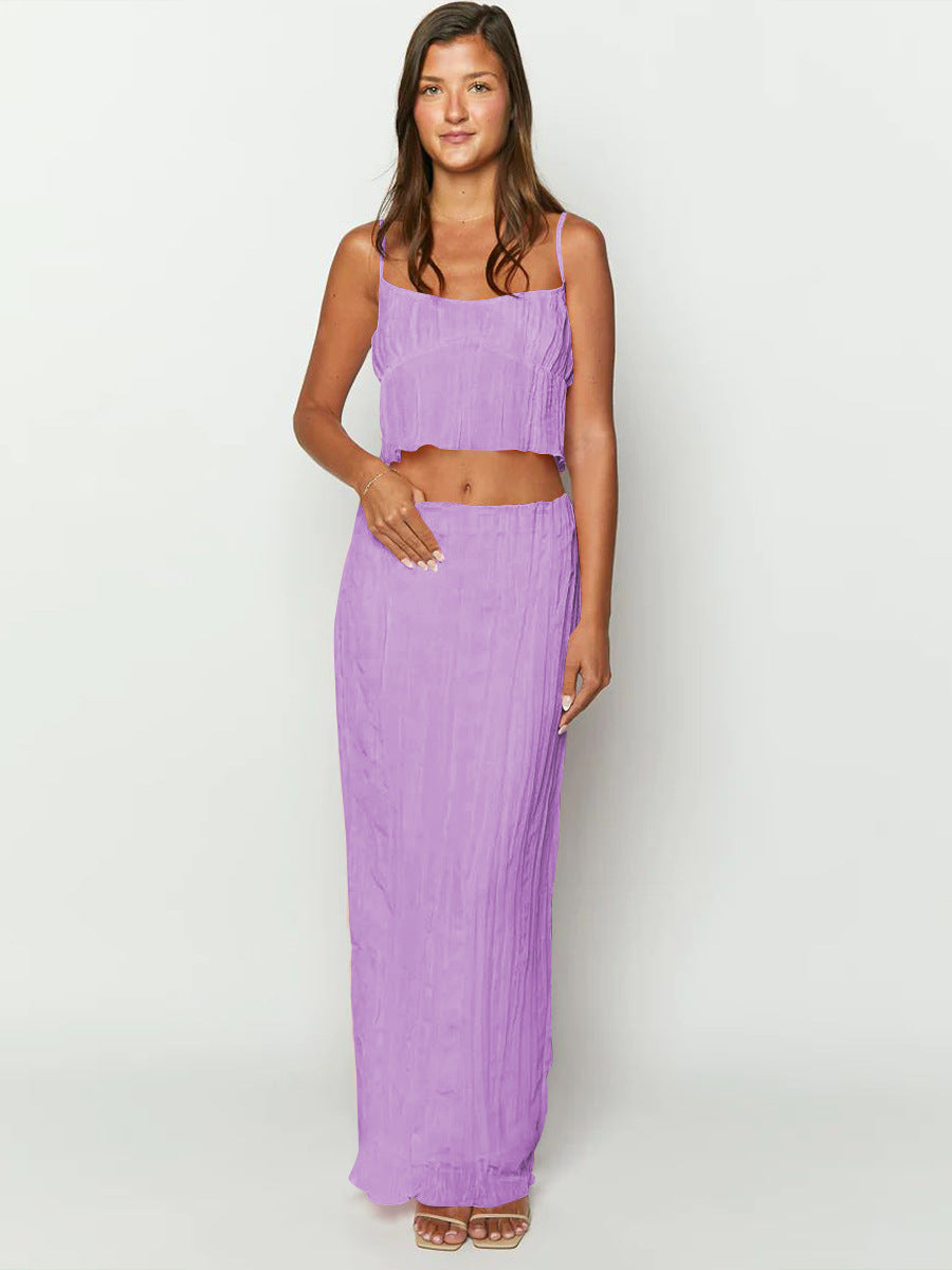 Lila Maxikleid mit Spaghettiträgern, ideal für Sommermode. Elegantes Design, perfekt für Strandpartys und lässige Anlässe.