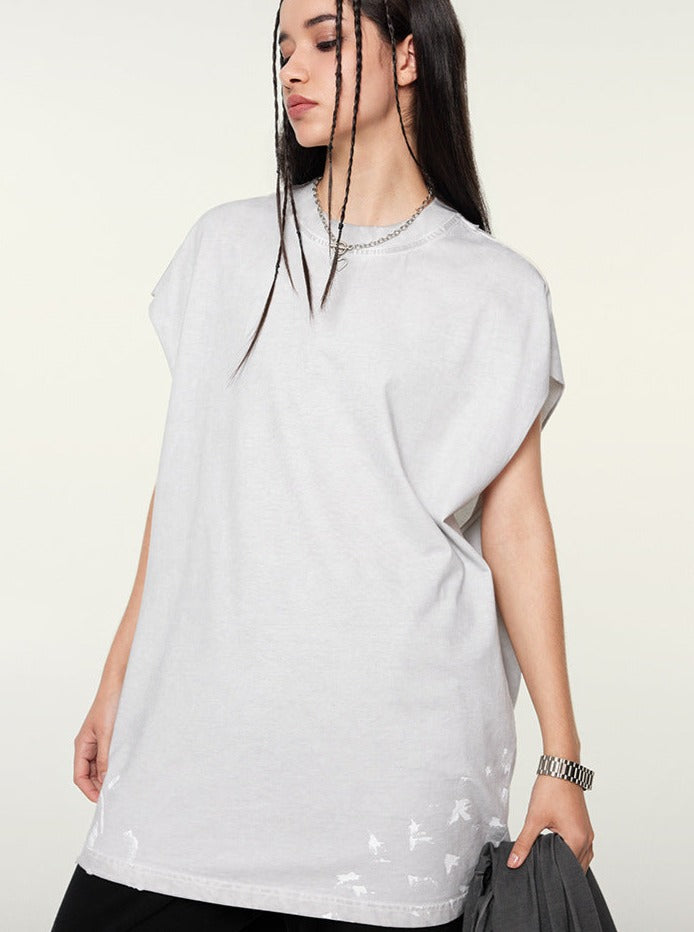 Damen Oversize T-Shirt in Weiß, lässiger Stil, ideal für Streetwear. Hochwertige Baumwolle, modisches Design, perfekt für trendige Outfits.