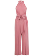 Rosa ärmelloser Jumpsuit mit Taillengürtel, elegantes Design, ideal für Sommermode, Damenbekleidung, stilvoller Einteiler für besondere Anlässe.