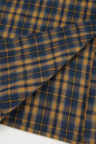 Kariertes Flanellstoffmuster in Blau und Braun, ideal für Hemden und Modeaccessoires. Hochwertiger Stoff, weich und langlebig.