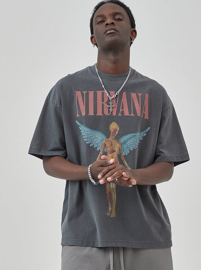 Graues Nirvana-T-Shirt mit Engelsmotiv, lässiger Stil, ideal für Musikfans. Hochwertige Baumwolle, Unisex-Design, trendige Streetwear.