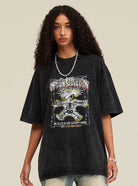 Schwarzes Oversize-T-Shirt mit grafischem Print, lässiger Streetwear-Stil, ideal für trendige Mode, Unisex-Design, Baumwollmaterial.