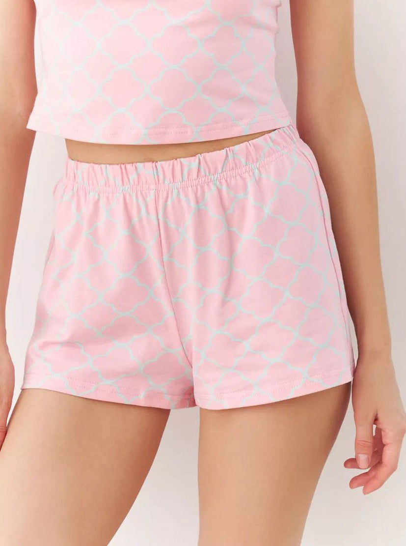 Damen-Pyjama-Set in Rosa mit geometrischem Muster, bequem und stilvoll, ideal für erholsamen Schlaf. Perfekt für Nachtwäsche und Loungewear.