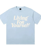 Hellblaues T-Shirt mit weißem "Living For Yourself"-Aufdruck, lässiger Stil, Unisex, aus Baumwolle, ideal für Streetwear und Freizeitmode.