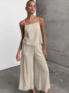 Damen Leinen Set, ärmelloses Top und weite Hose, beige. Perfekt für Sommermode, lässiger Look, atmungsaktiv und stilvoll.