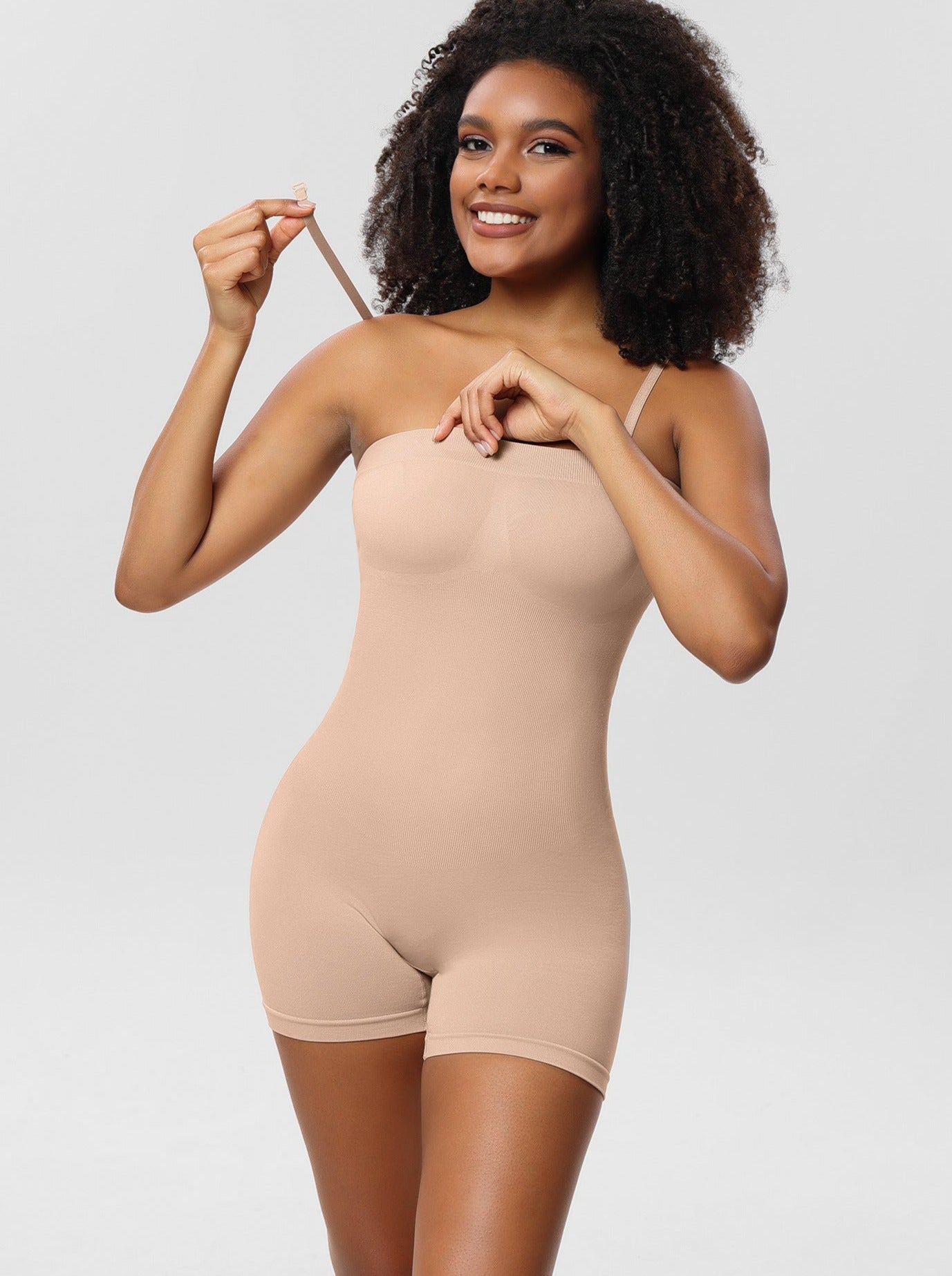 Nahtloser, hautfarbener Shapewear-Body für Damen, figurformend, trägerlos, ideal für unsichtbare Unterstützung unter Kleidung.