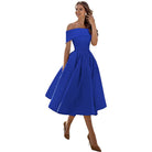 Elegantes blaues Off-Shoulder-Kleid für Damen, knielang, ideal für Abendveranstaltungen. Perfekt für stilvolle Mode und zeitlose Eleganz.