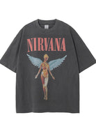 Nirvana T-Shirt in Schwarz mit Engelsmotiv und Bandlogo. Perfekt für Rockfans und Streetwear-Liebhaber. Hochwertige Baumwolle, lässiger Stil.