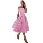 Elegantes rosa Off-Shoulder-Kleid, knielang, aus Satin, ideal für Hochzeiten oder Partys. Perfekt für stilvolle Anlässe und modische Auftritte.