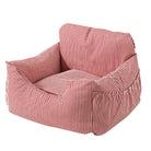 Rot-weiß gestreifter Sitzsack, gemütlicher Sessel, Wohnzimmermöbel, modernes Design.
