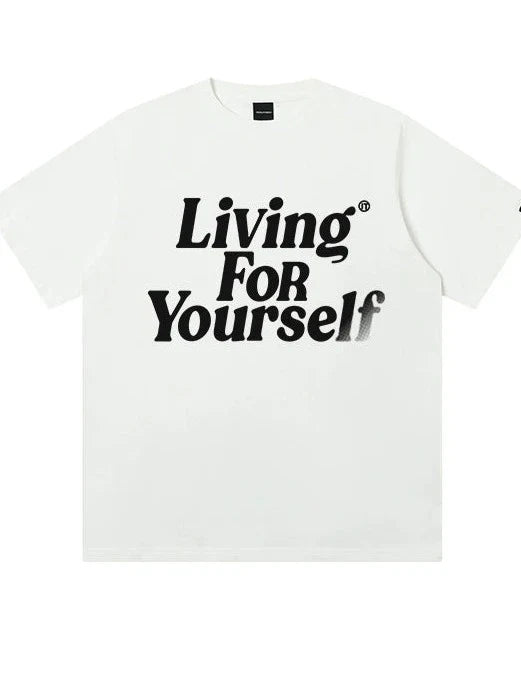 Weißes T-Shirt mit schwarzem Aufdruck "Living For Yourself". Modisches Statement-Shirt, Unisex, aus Baumwolle, ideal für Freizeit und Streetwear.