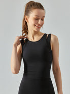 Damen-Sporttop in Schwarz, ärmellos, atmungsaktiv, ideal für Fitness und Yoga. Hochwertige Sportbekleidung für aktive Frauen.