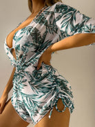 Damen Sommerkleid mit tropischem Blattmuster, V-Ausschnitt und Kordelzug. Perfekt für Strandmode und Freizeitkleidung.
