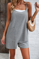 Graues Damen-Jumpsuit aus Baumwolle, ärmellos, mit Taschen. Perfekt für Sommermode, lässiger Stil, ideal für Freizeit und Strand.