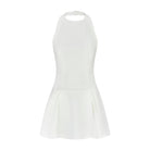 Weißes ärmelloses Minikleid mit Rundhalsausschnitt, elegantes Design, ideal für Sommermode, Damenbekleidung, stilvoll und modern.